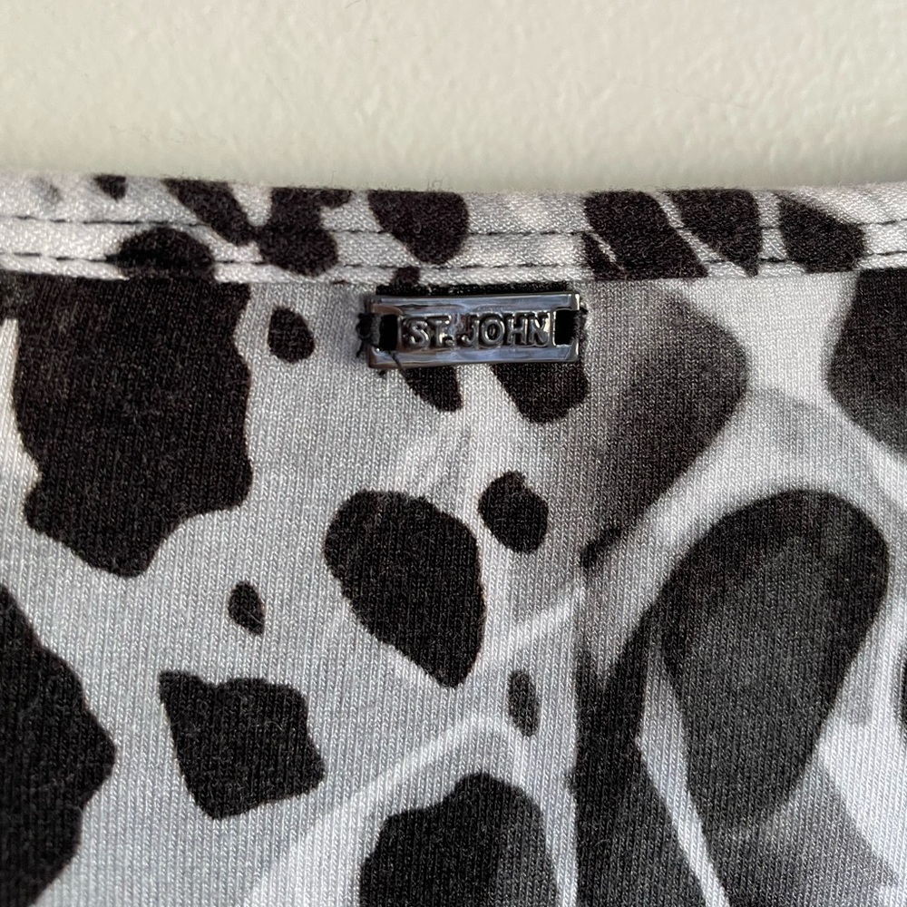 St. John Black and White Animal Print 3/4 Sleeve Knit Shirt Size L - Picture 6 of 7
